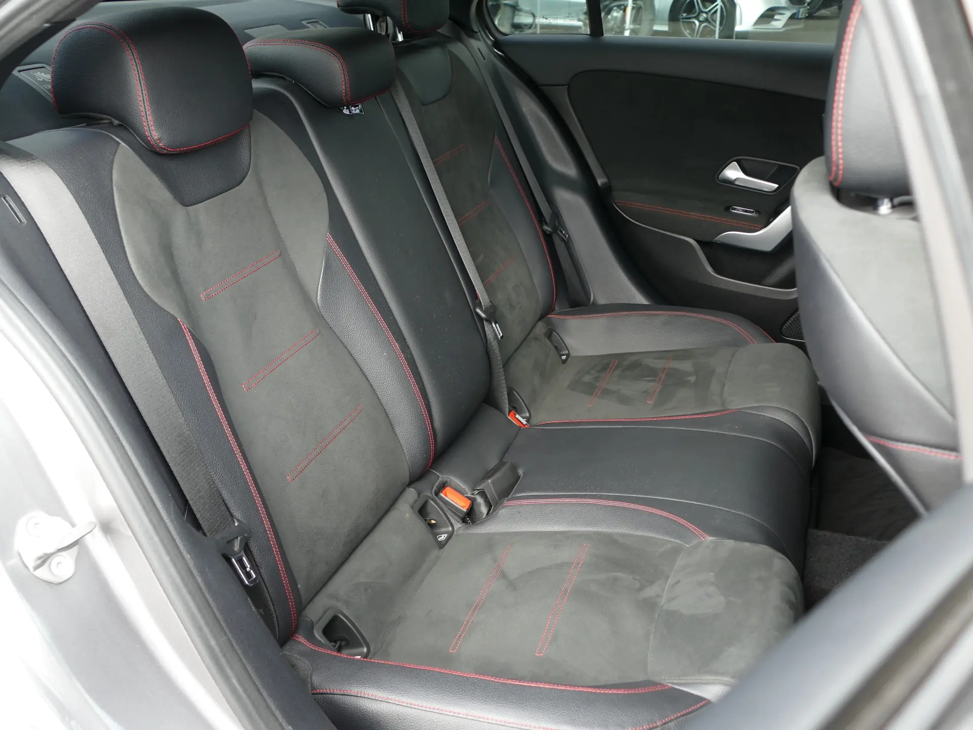 Mercedes-Benz A 180 Limousine d AMG Line Aut. 32
