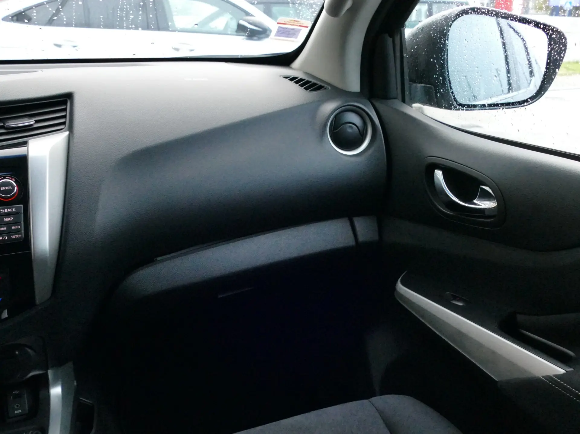 Nissan Navara 2.3 dCi CD 4WD N-Connecta Navi+Barras 33