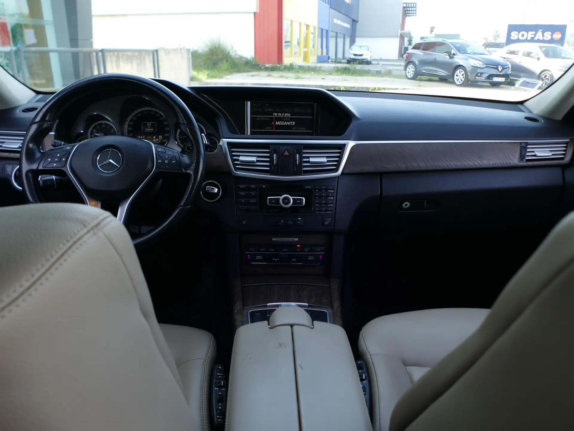 Mercedes-Benz E 220 CDi Avantgarde BE Auto. 42