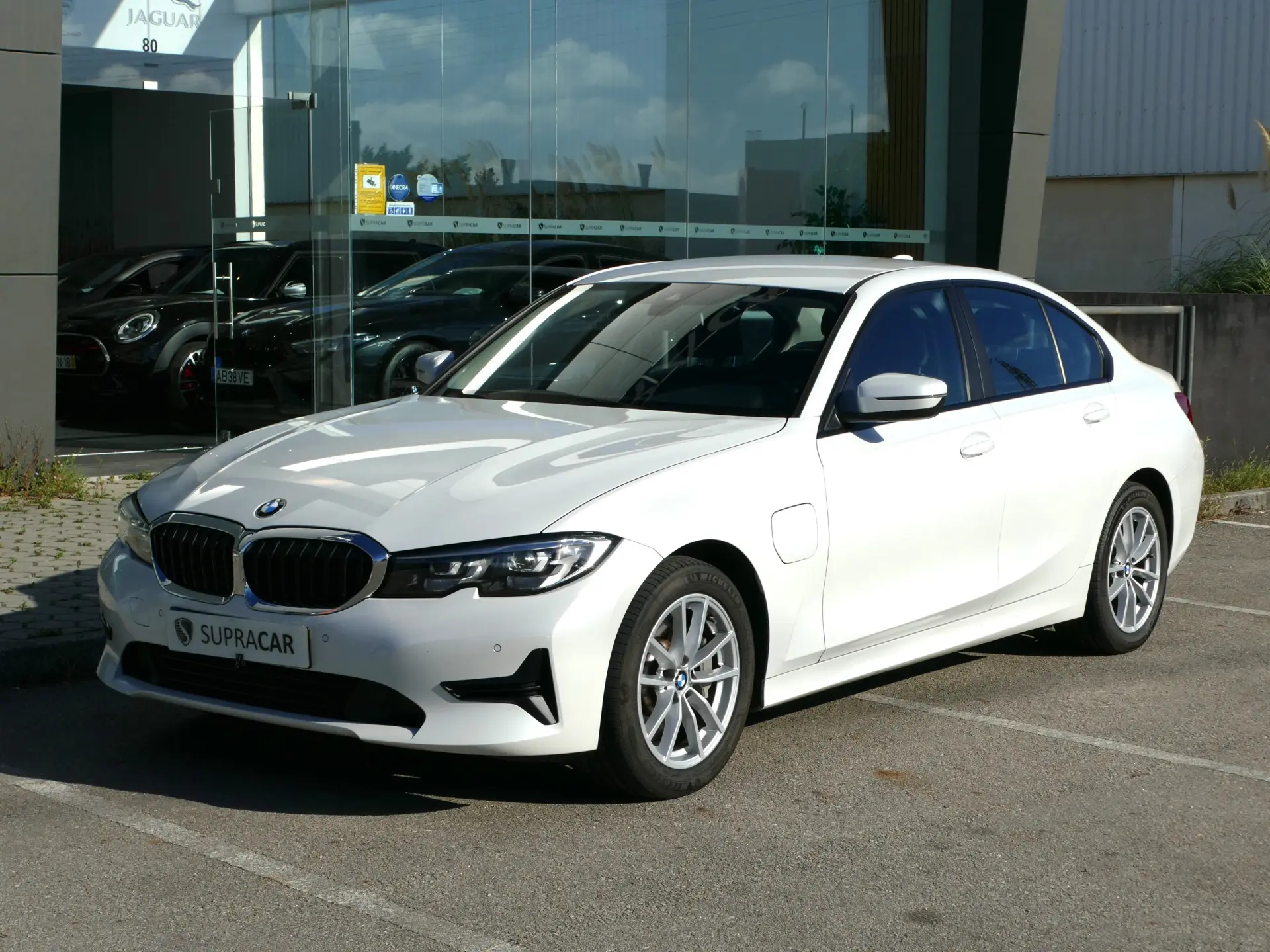 BMW 330 e iPerformance Advantage 1