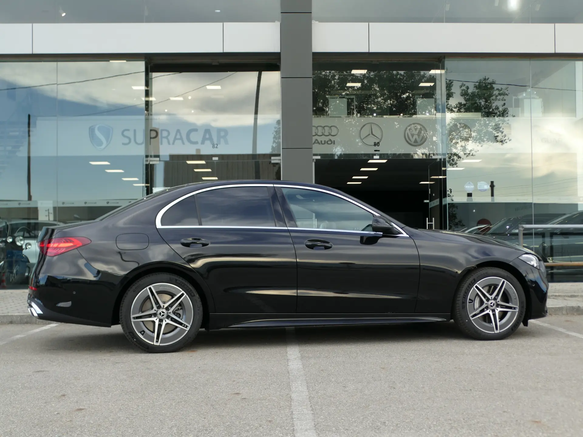 Mercedes-Benz C 300 e AMG Line 16