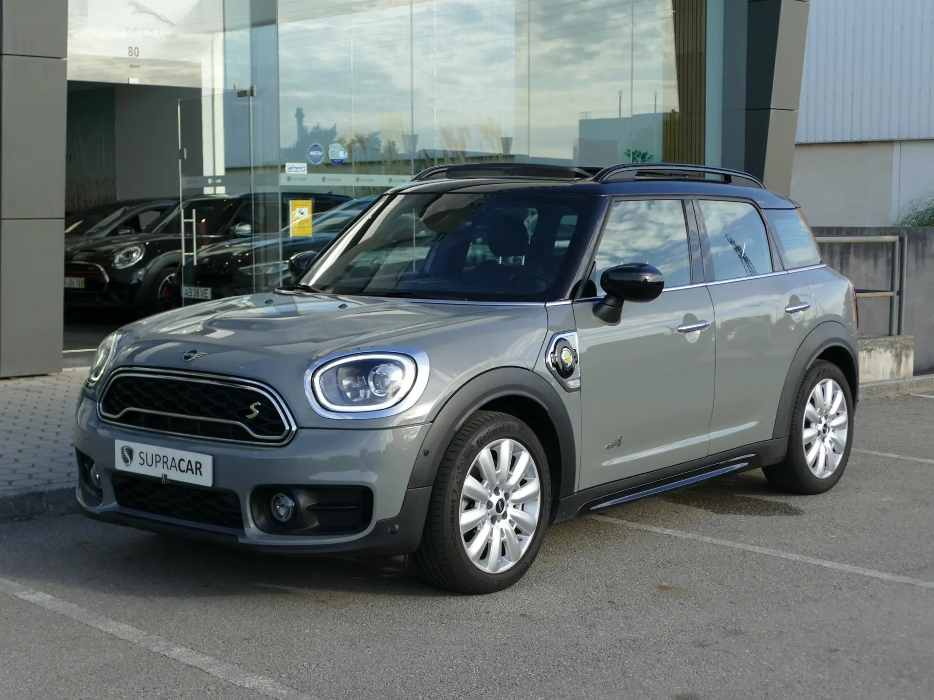 MINI Countryman Cooper SE ALL4 Auto 1