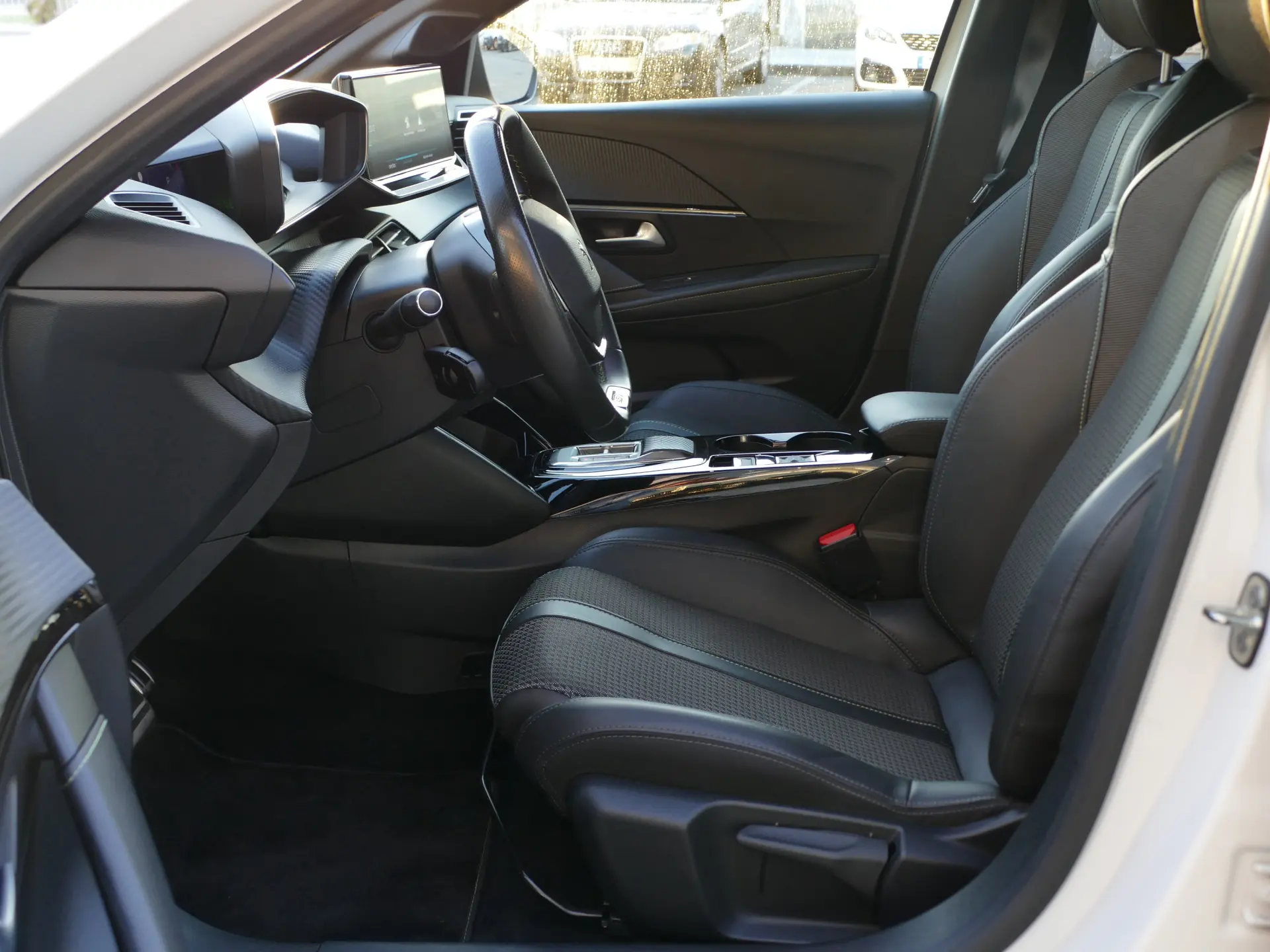 Peugeot e-208 50 kWh GT 25