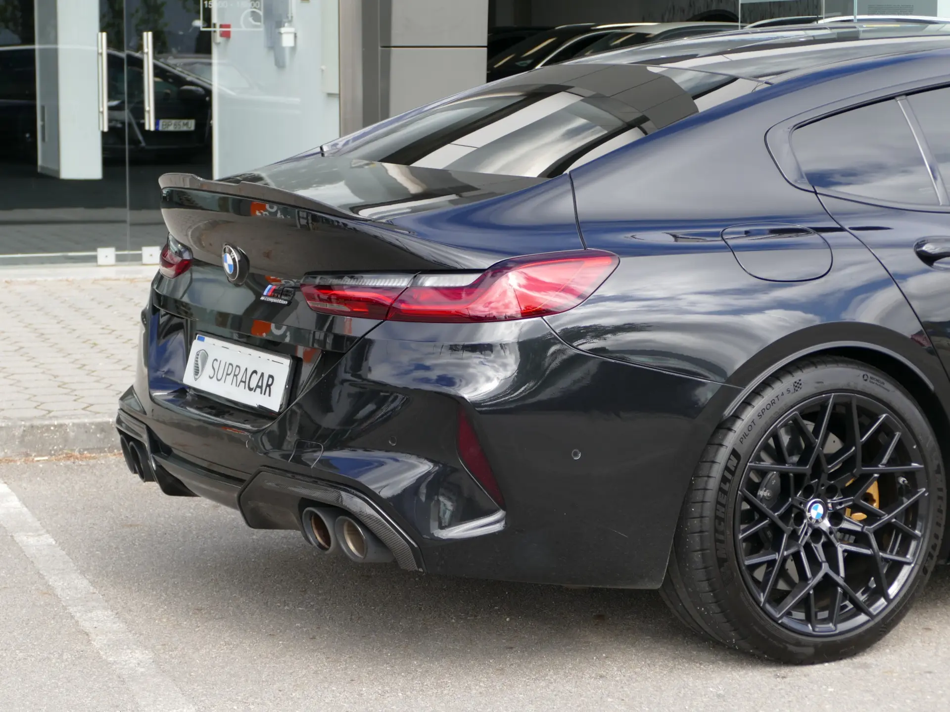 BMW M8 Competition 6