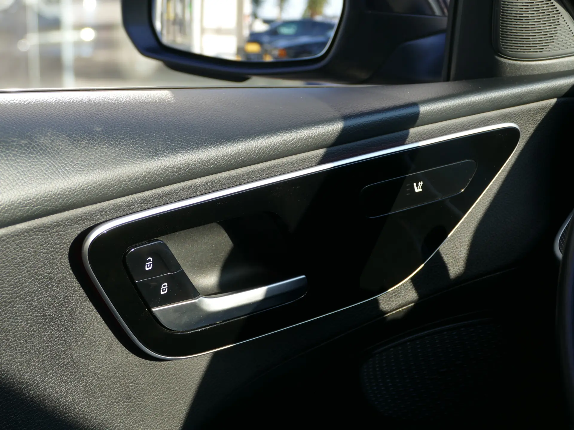 Mercedes-Benz C 300 e Avantgarde 36