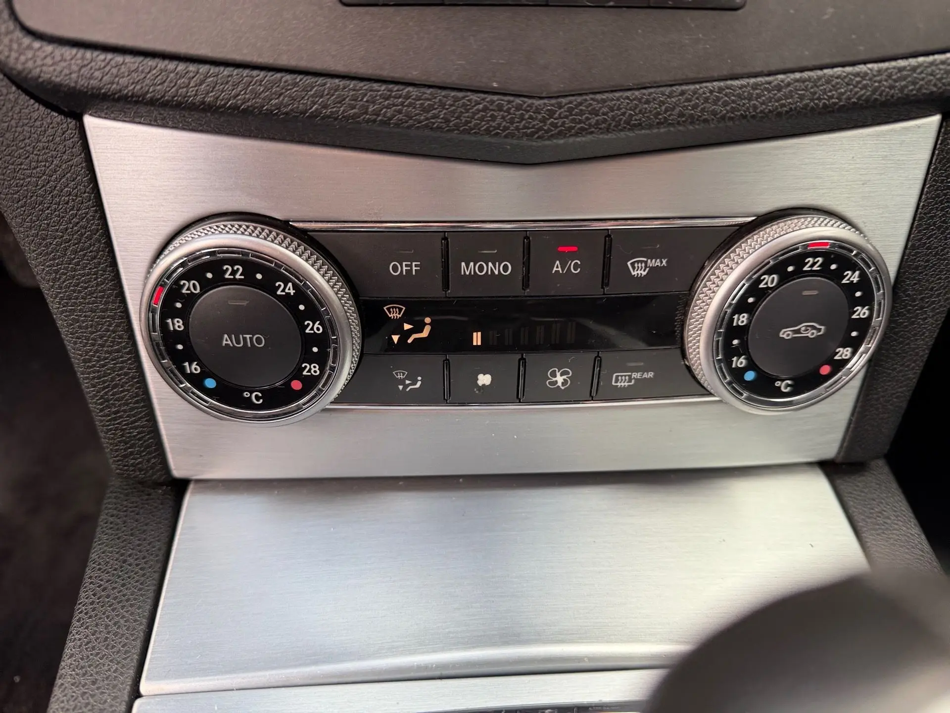 Mercedes-Benz C 220 CDI Avantgarde BlueEfficiency 17