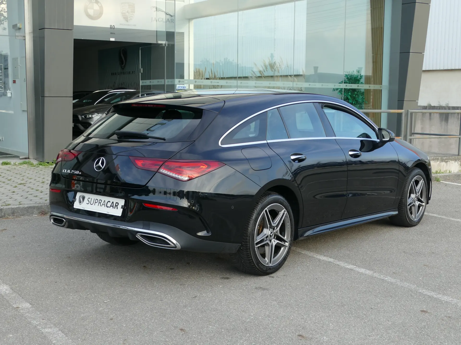 Mercedes-Benz CLA 250 e Shooting Brake AMG Line 3