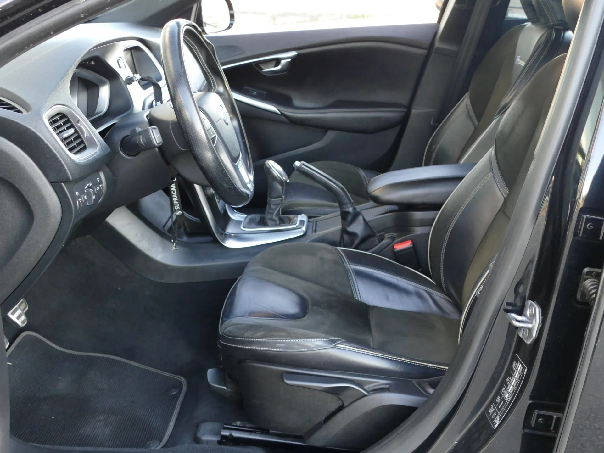 Volvo V40 2.0 D2 R-Design Momentum 25