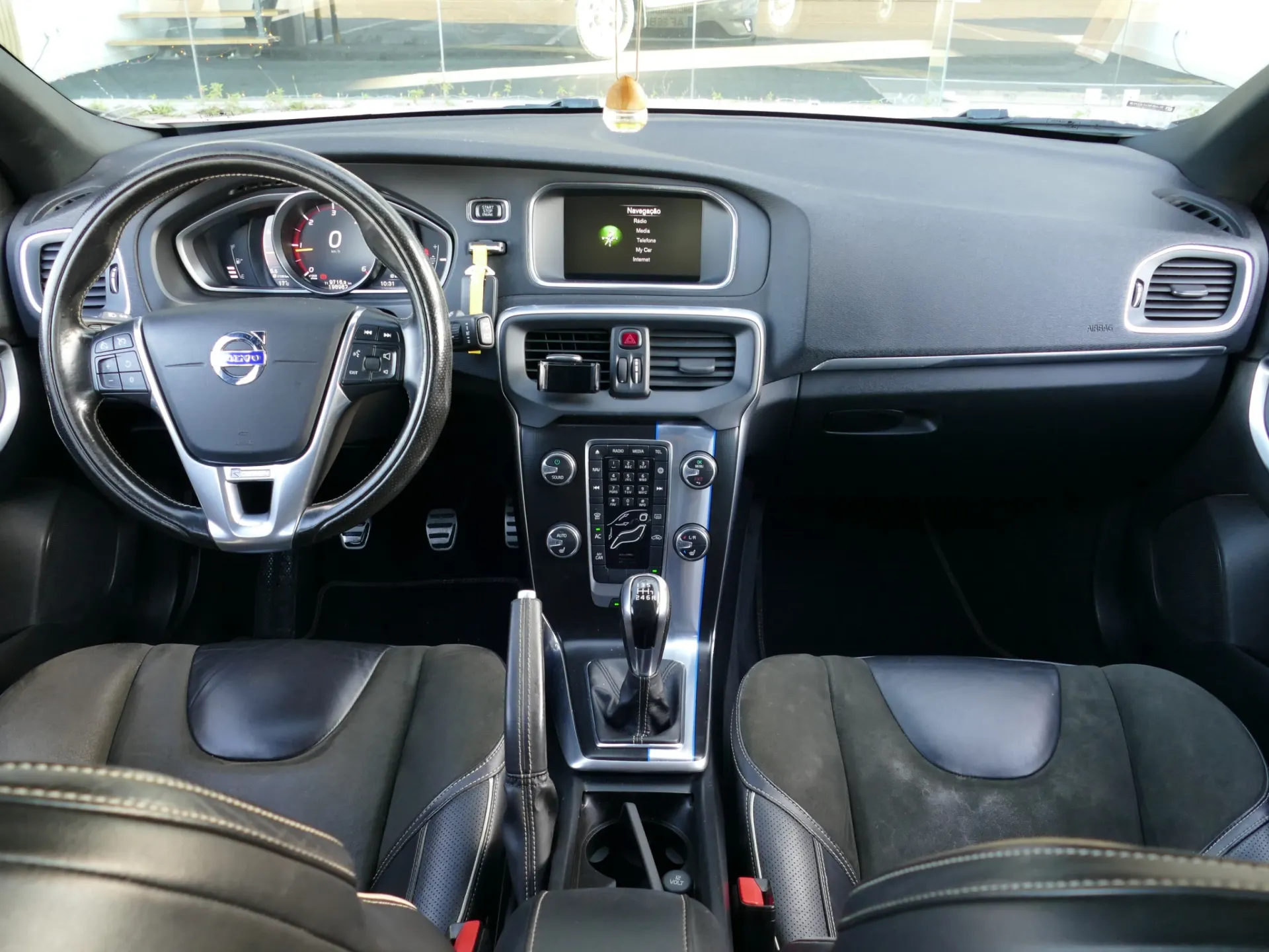 Volvo V40 2.0 D2 R-Design 30