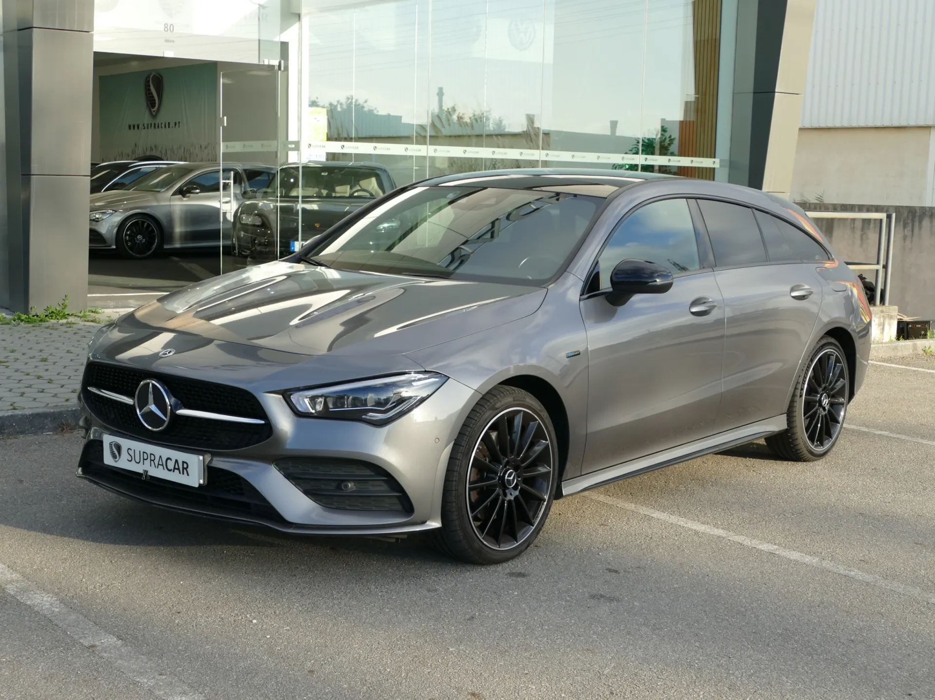 Mercedes-Benz CLA 250 e Shooting Brake AMG Line 4