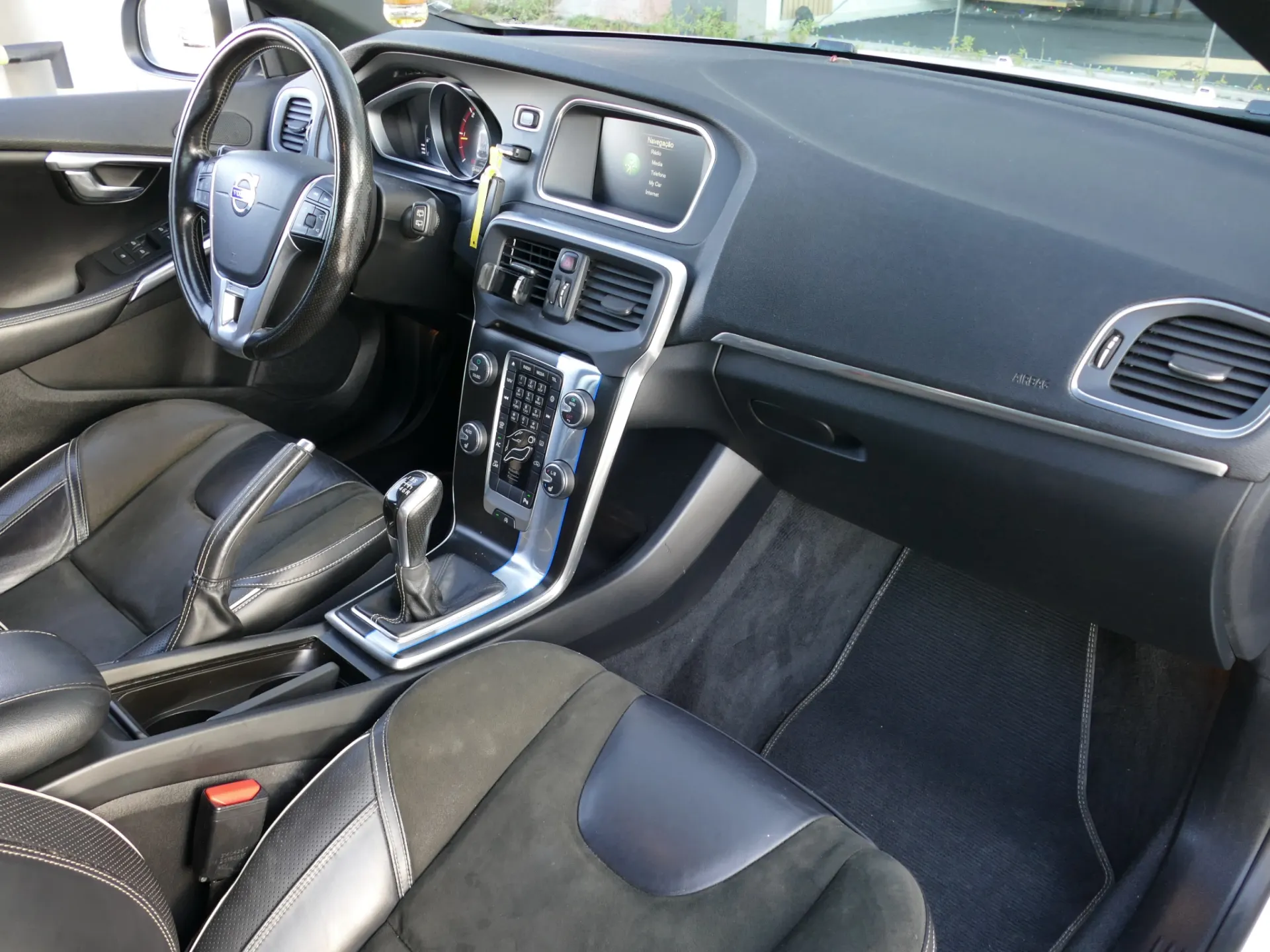 Volvo V40 2.0 D2 R-Design 22