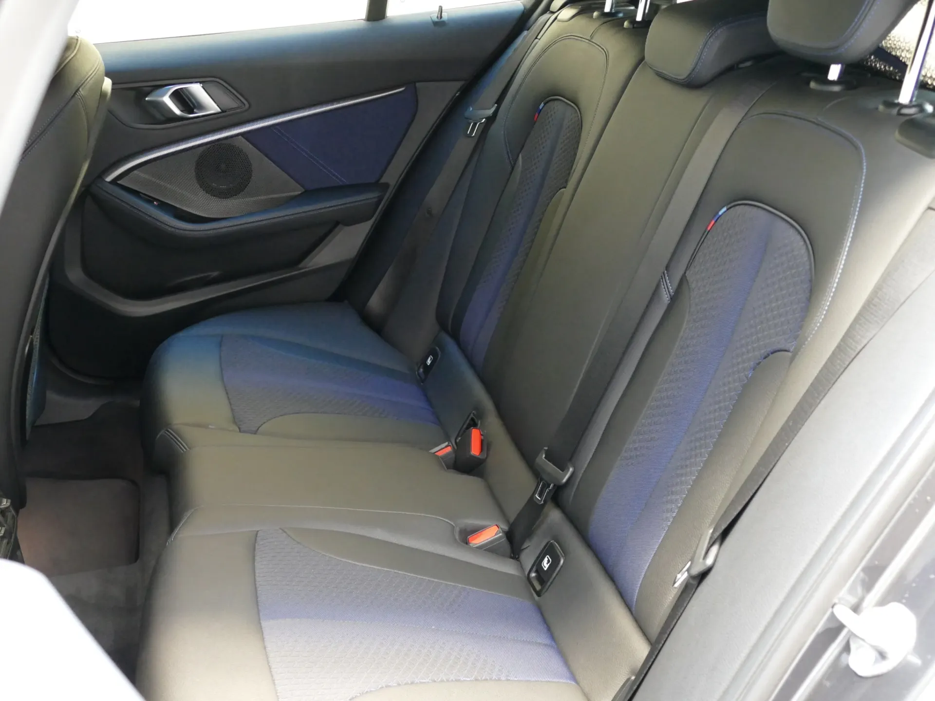 BMW 116 d Pack M Shadow Auto 27