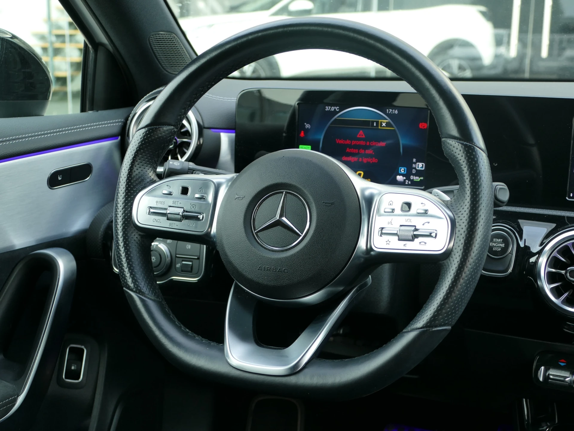 Mercedes-Benz A 250 e AMG Line 33