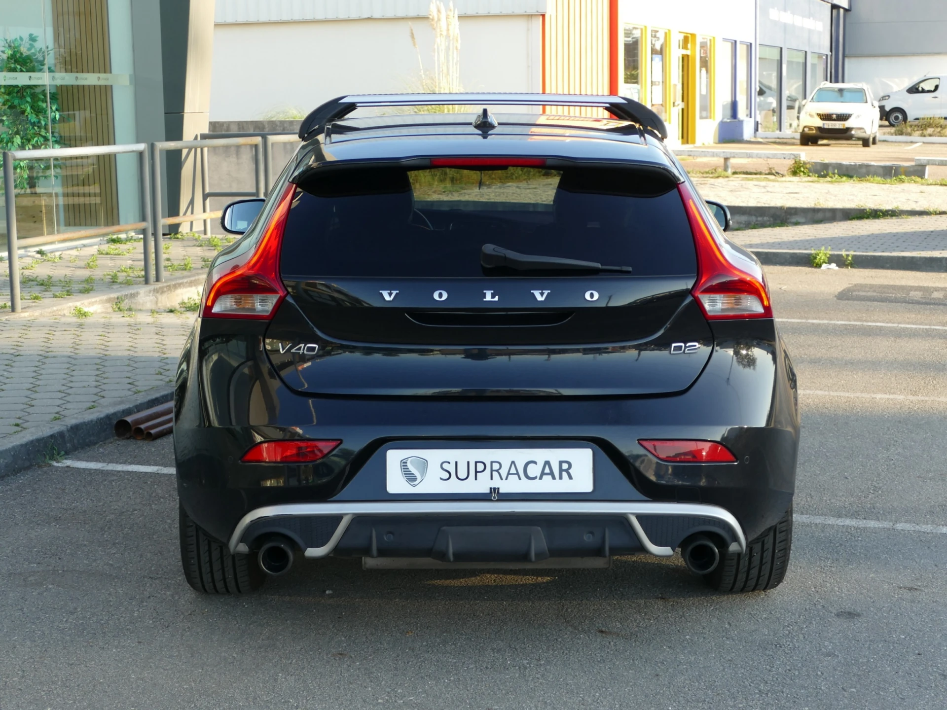 Volvo V40 2.0 D2 R-Design Momentum 4