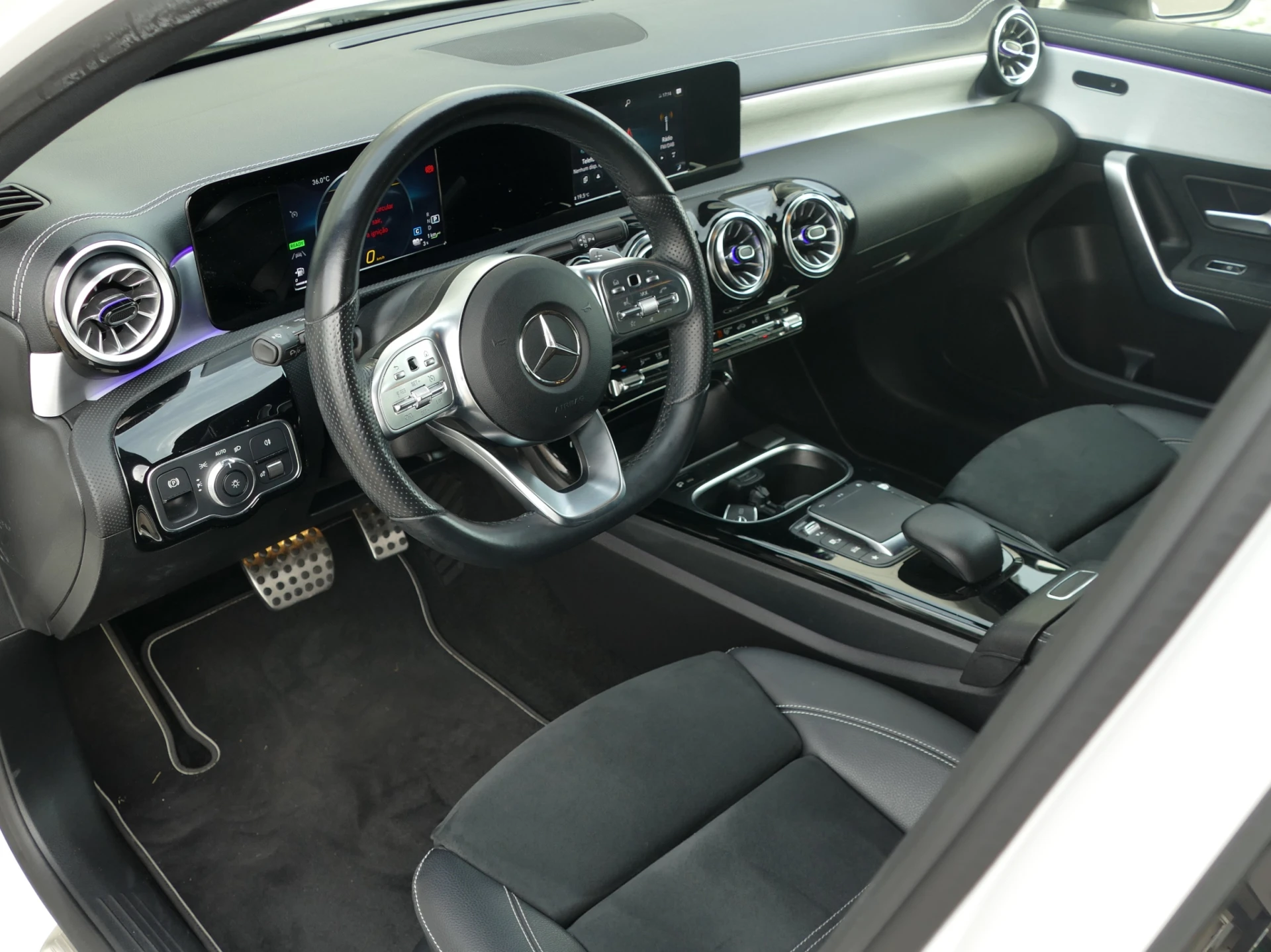 Mercedes-Benz A 250 e AMG Line 22