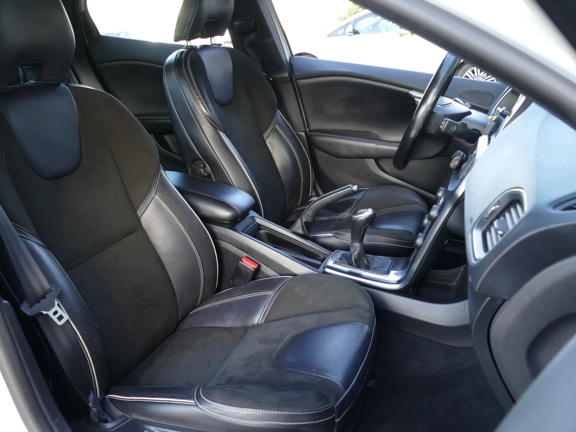 Volvo V40 2.0 D2 R-Design 23