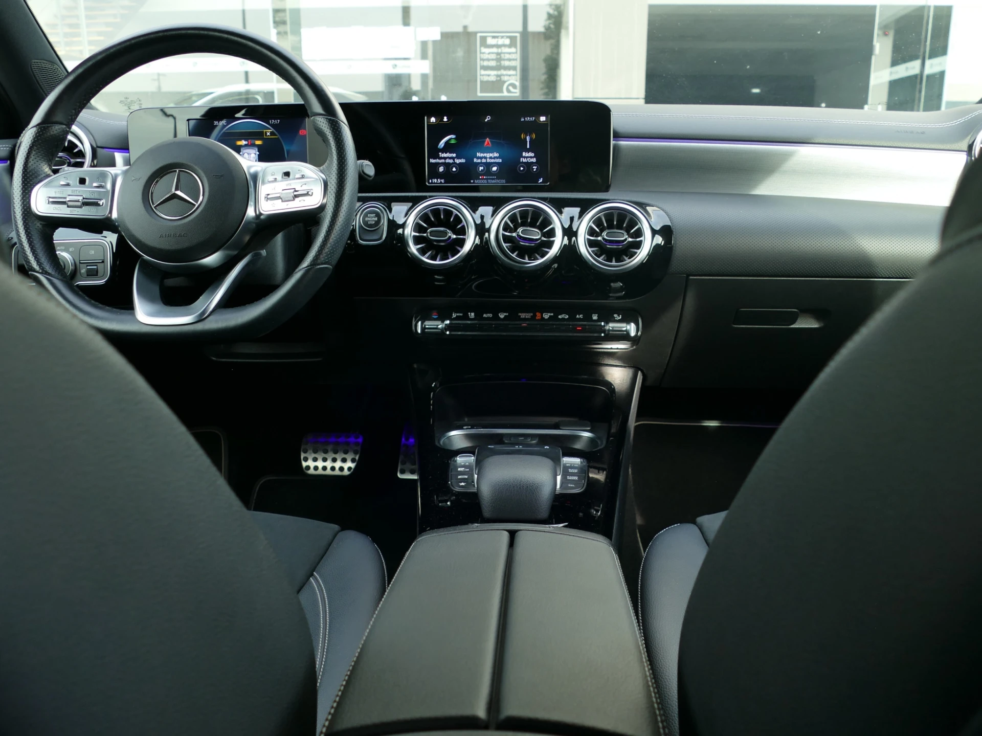 Mercedes-Benz A 250 e AMG Line 32