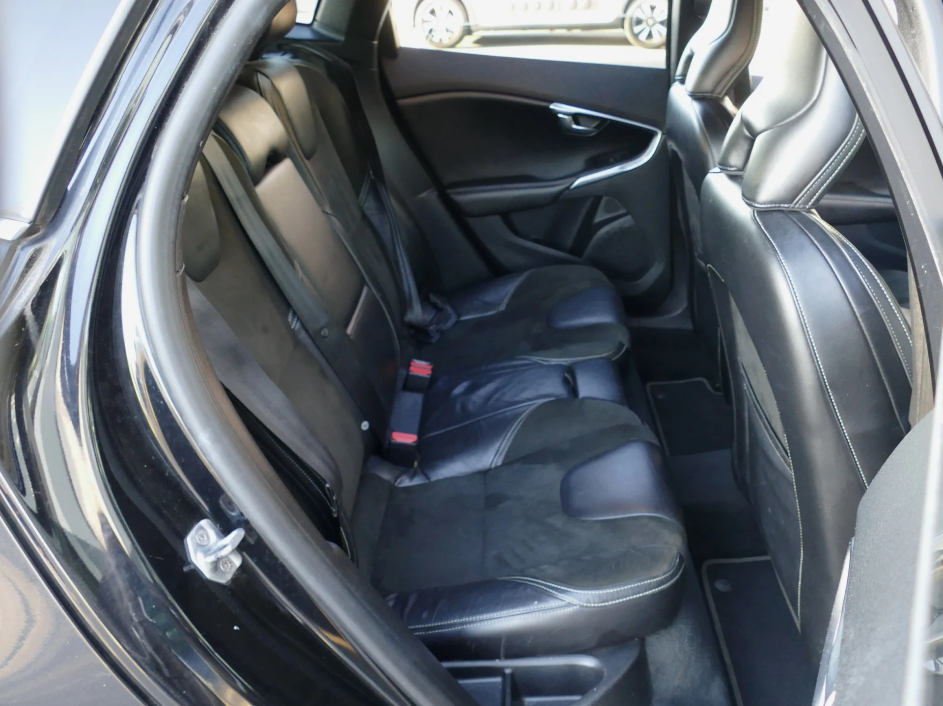 Volvo V40 2.0 D2 R-Design Momentum 31