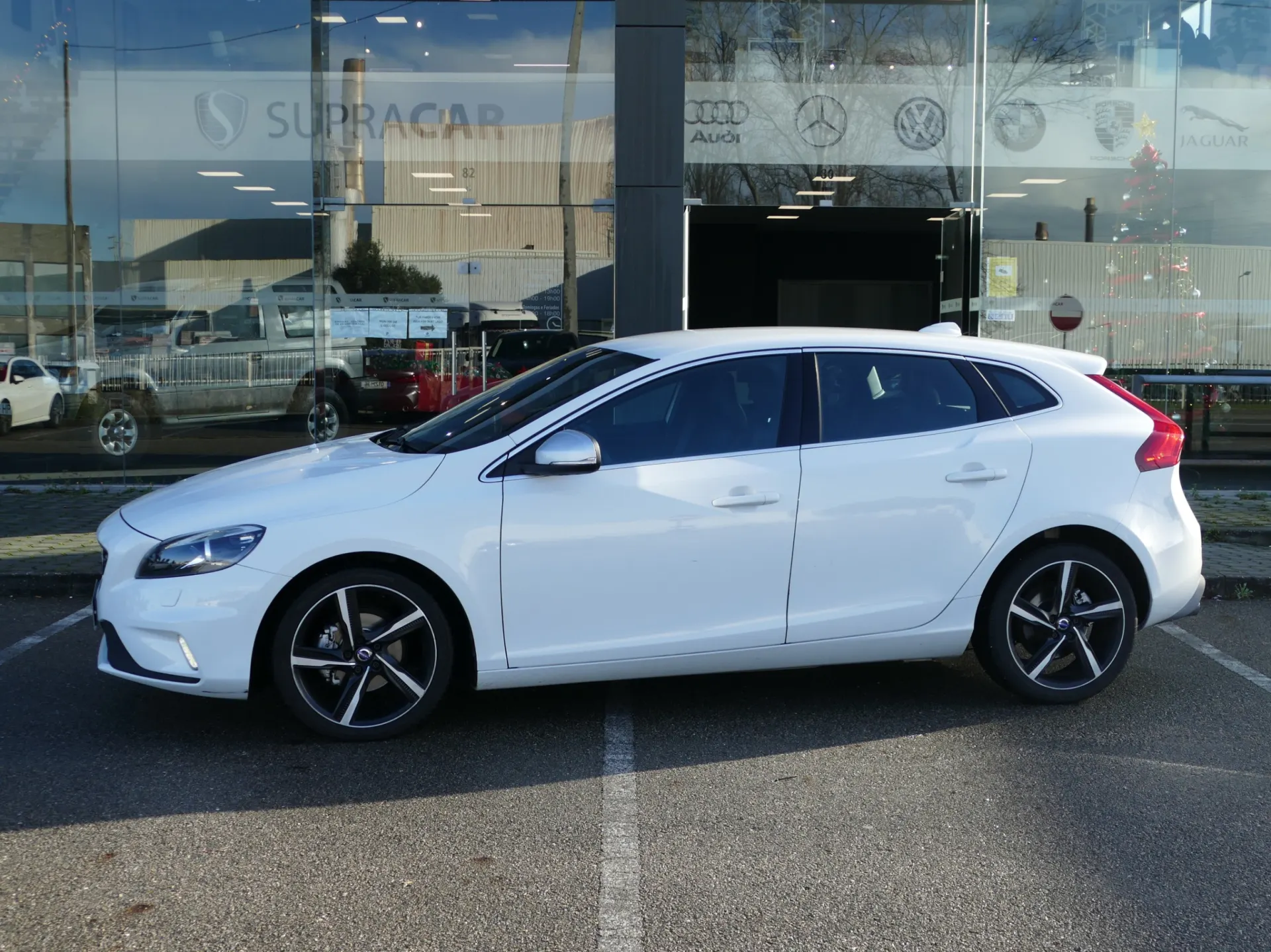 Volvo V40 2.0 D2 R-Design 13