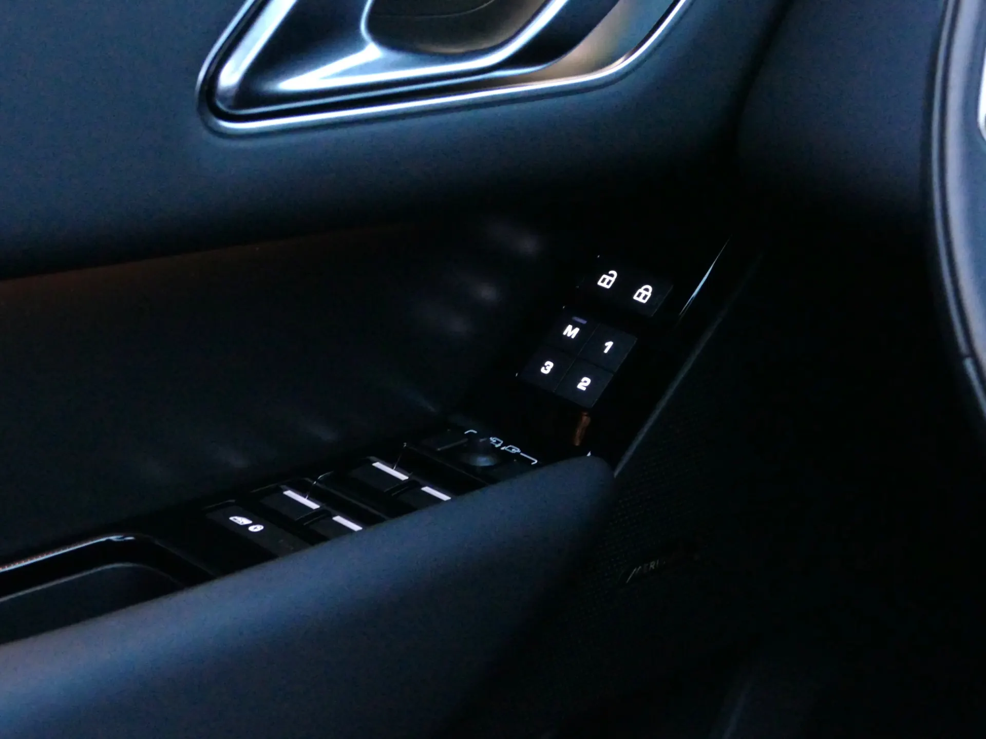 Land Rover Range Rover Velar 2.0 P400e AWD Dynamic SE 36