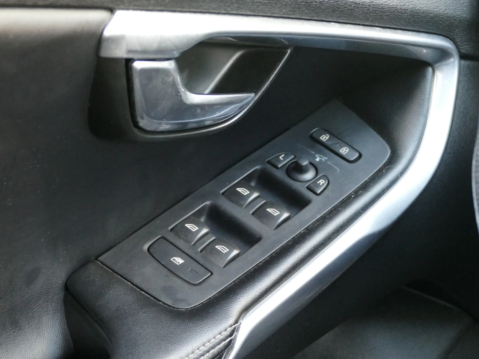 Volvo V40 2.0 D2 R-Design Momentum 27