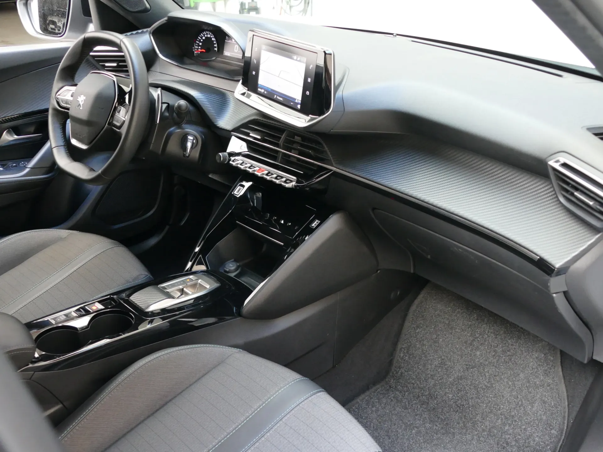 Peugeot 2008 1.2 PureTech Allure EAT8 26