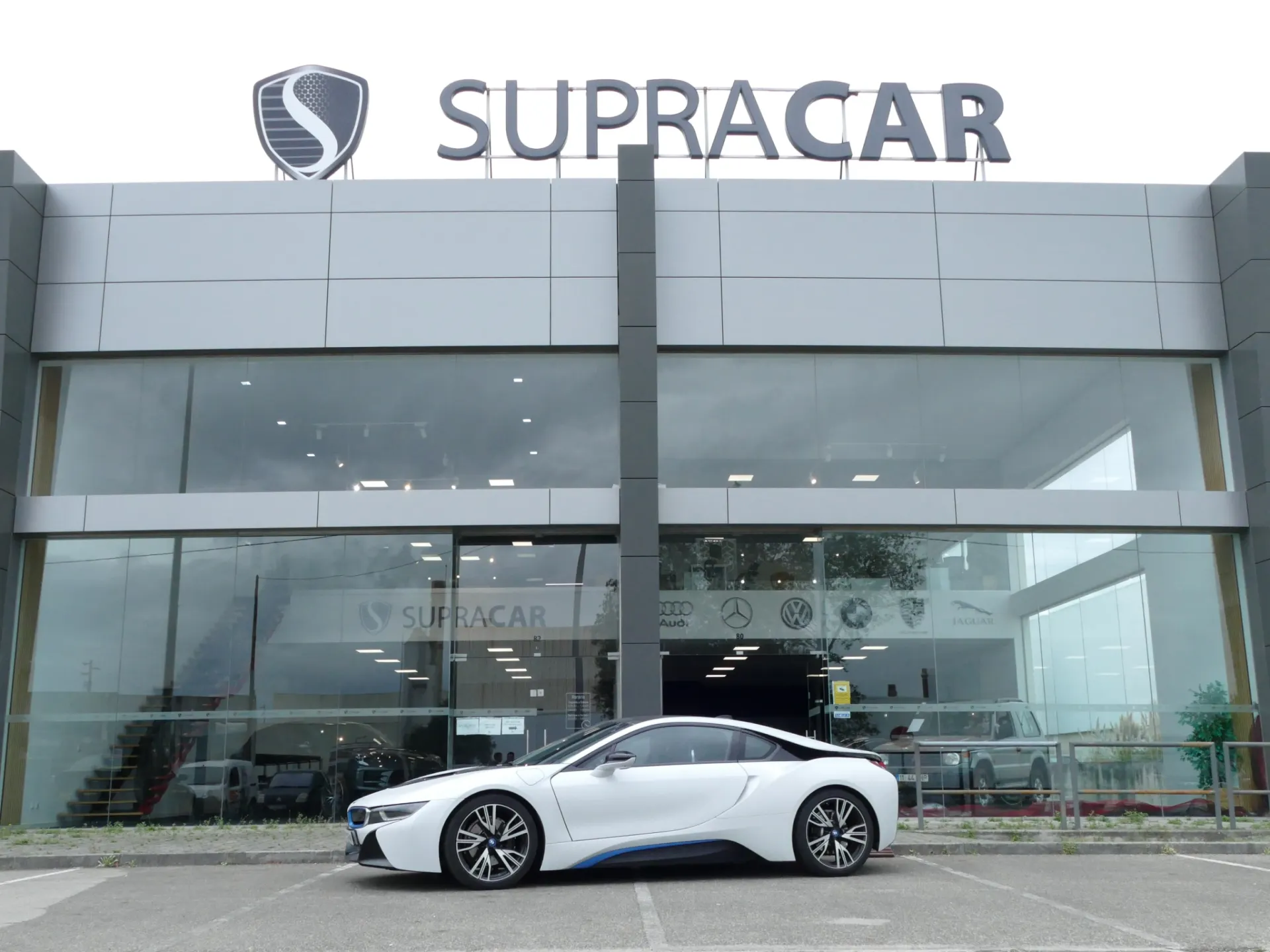 BMW i8 Standard 37