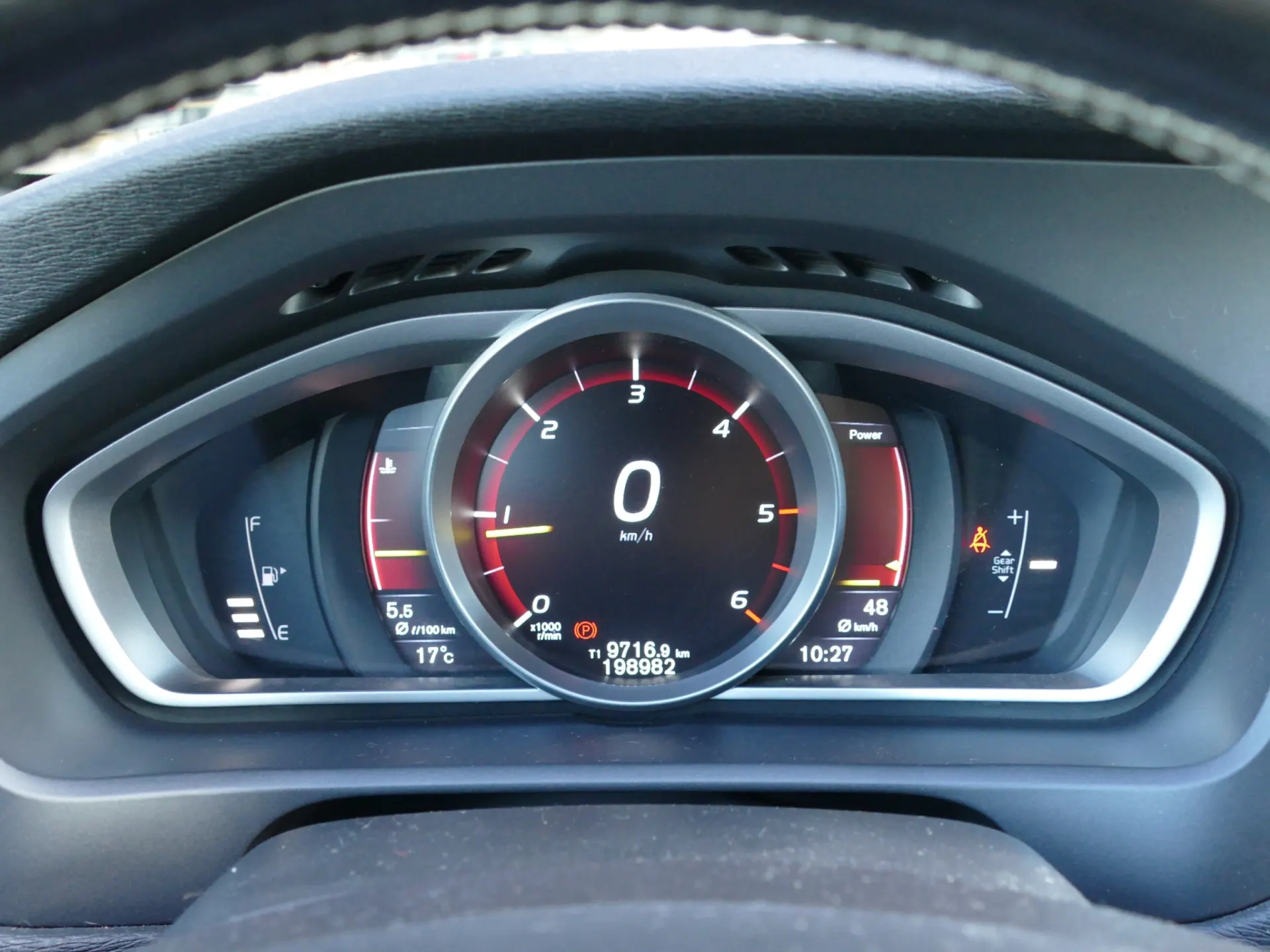 Volvo V40 2.0 D2 R-Design 14