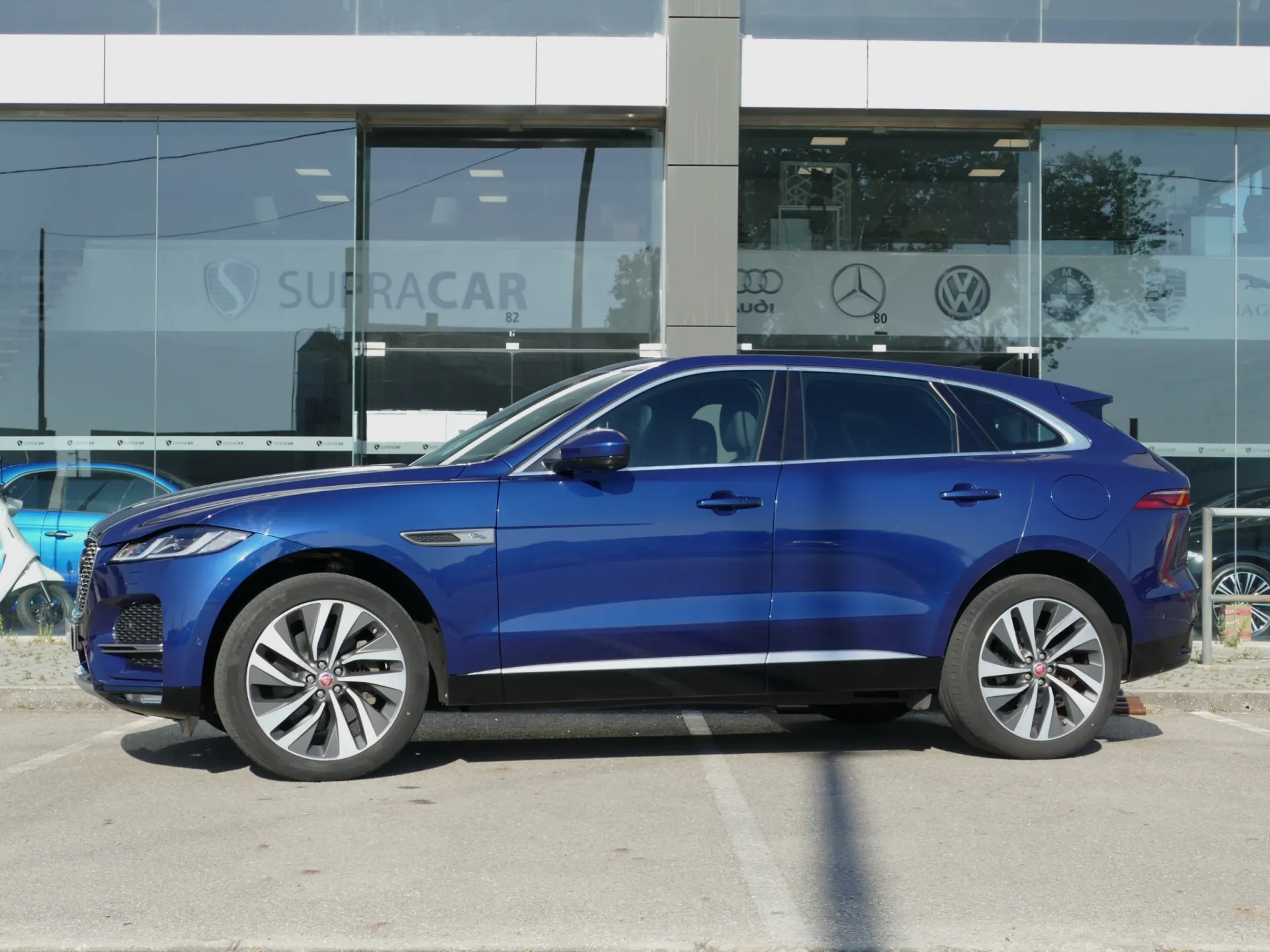 Jaguar F-Pace 2.0 P400e AWD R-Dynamic S 44