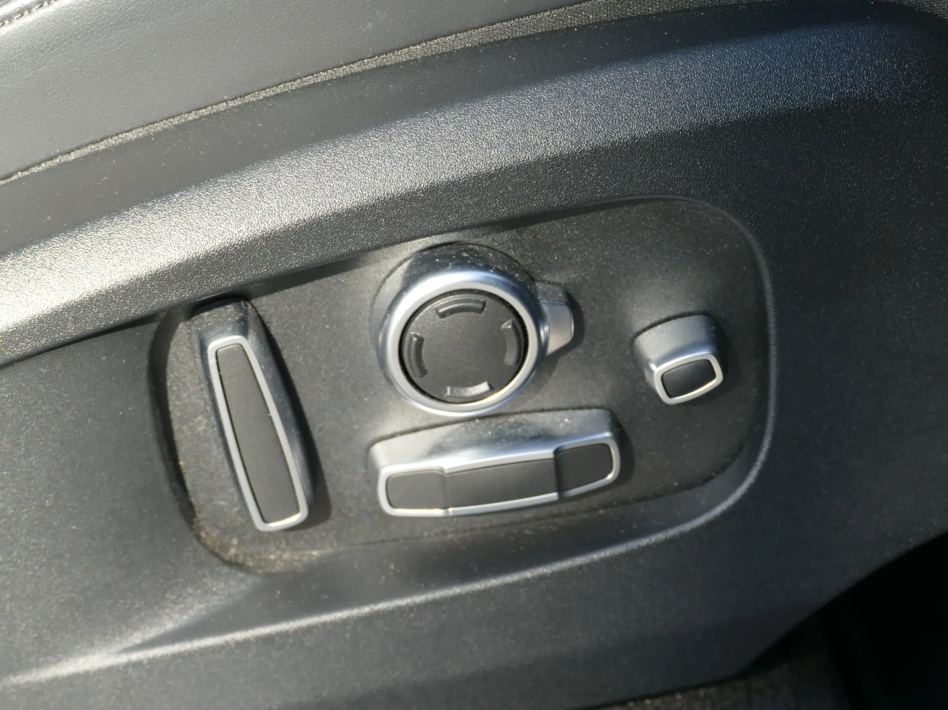 Jaguar F-Pace 2.0 P400e AWD R-Dynamic S 29