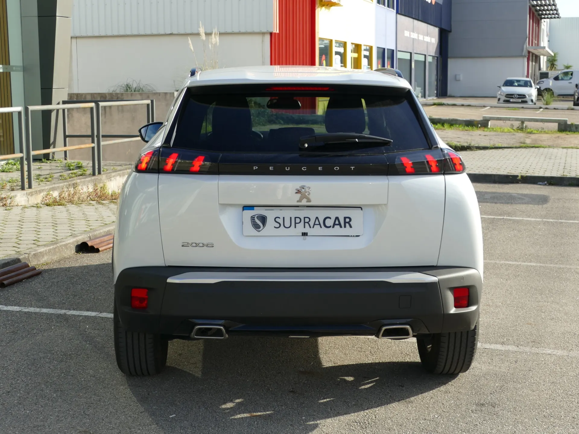 Peugeot 2008 1.2 PureTech Allure EAT8 4