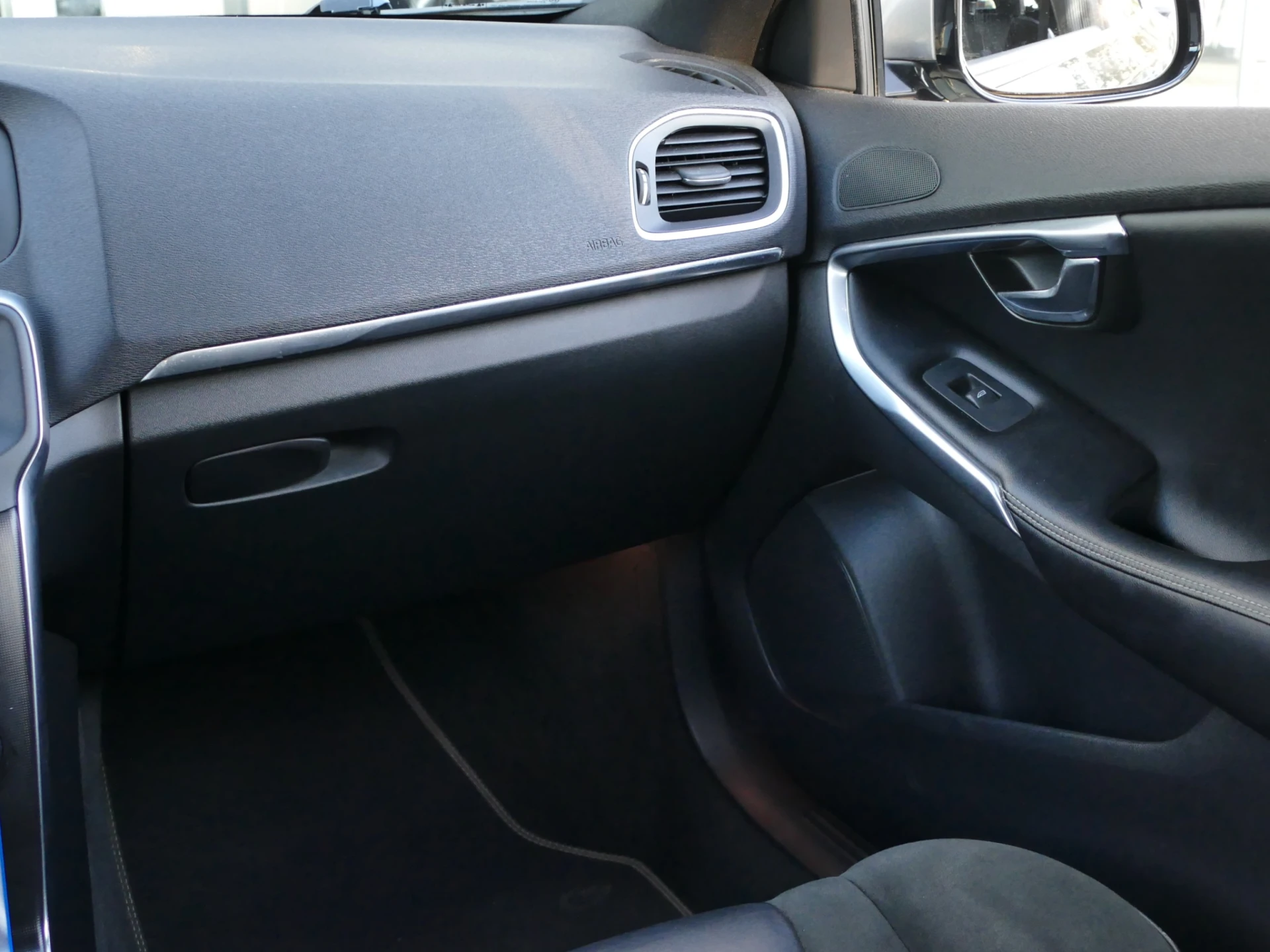 Volvo V40 2.0 D2 R-Design Momentum 33