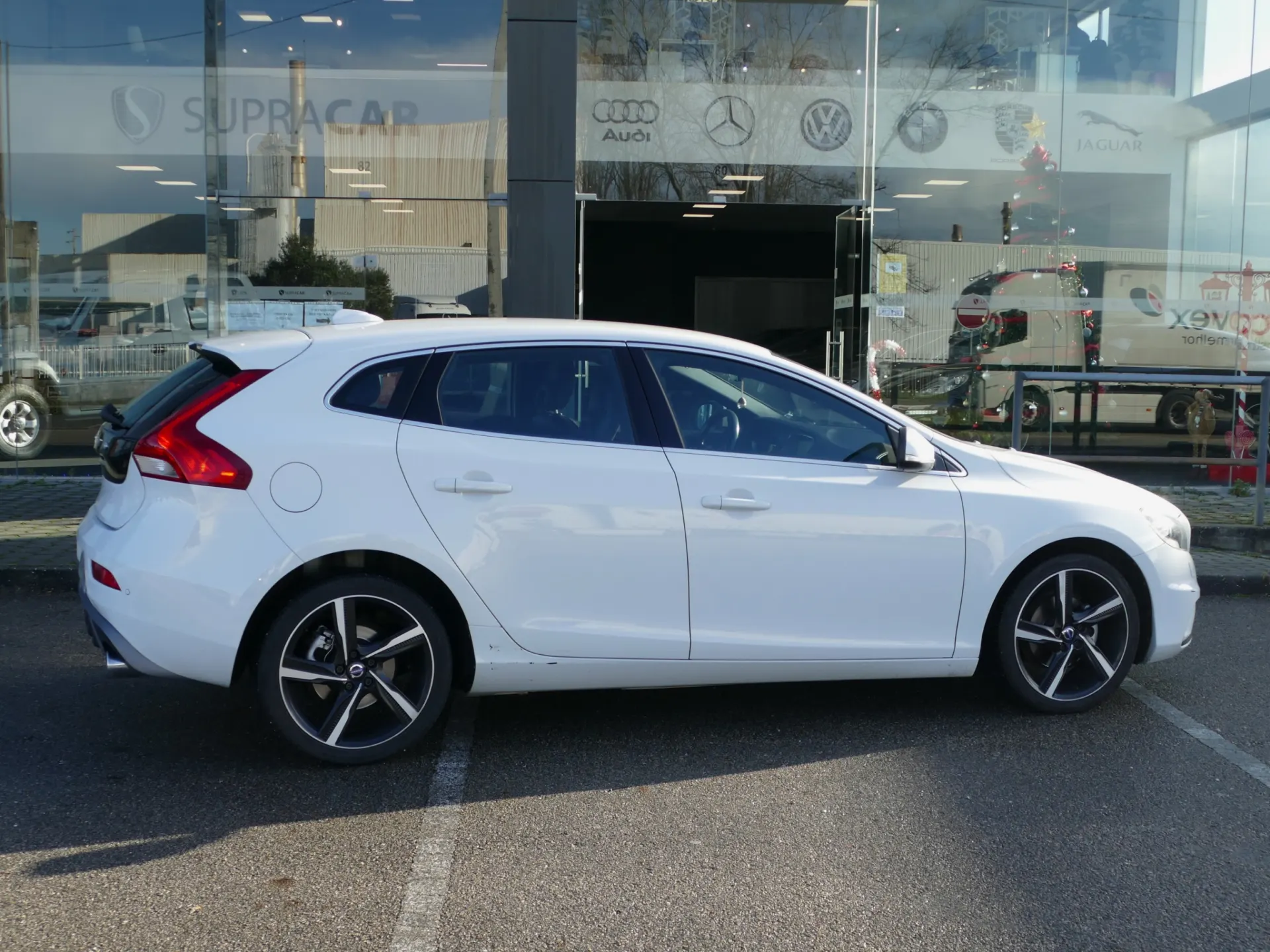 Volvo V40 2.0 D2 R-Design 12