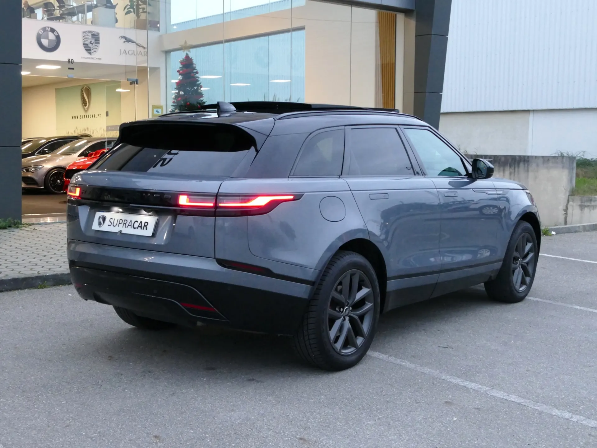 Land Rover Range Rover Velar 2.0 P400e AWD Dynamic SE 3