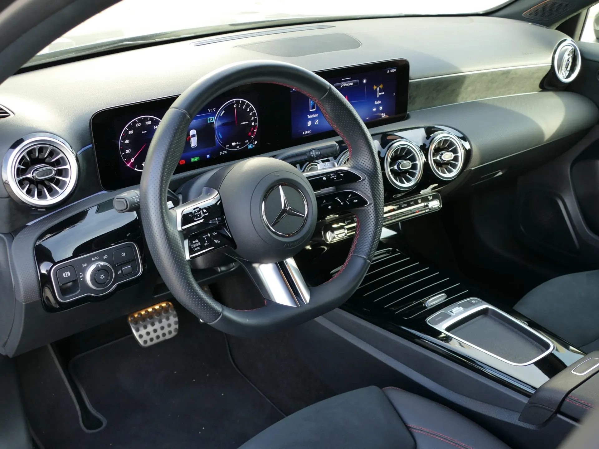 Mercedes-Benz A 250 e 26