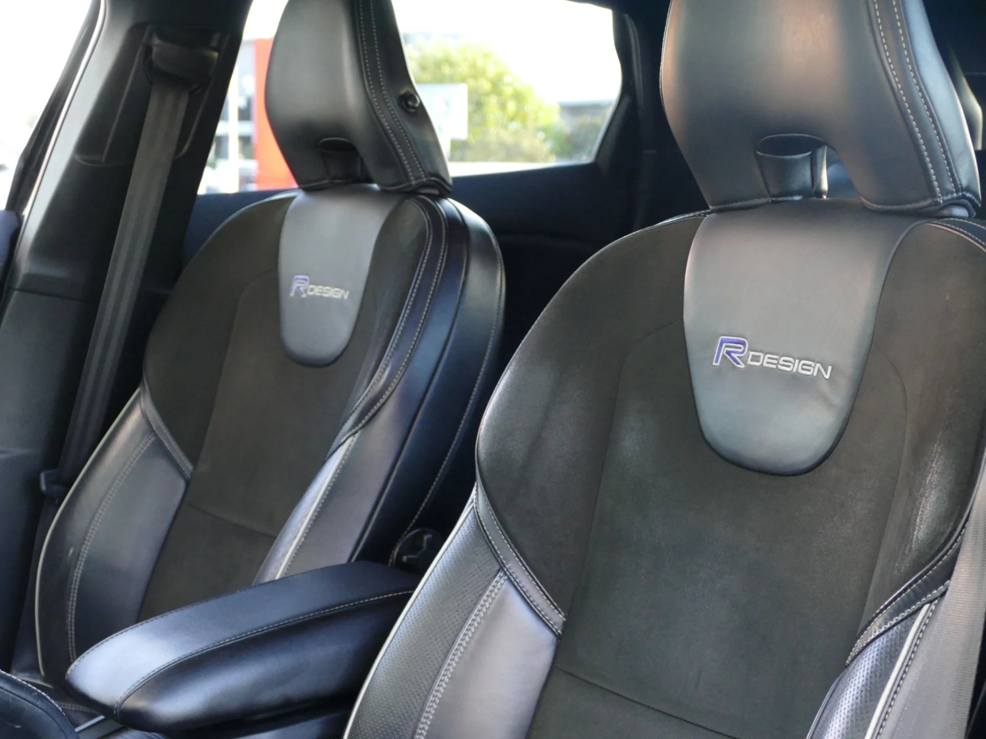 Volvo V40 2.0 D2 R-Design Momentum 26