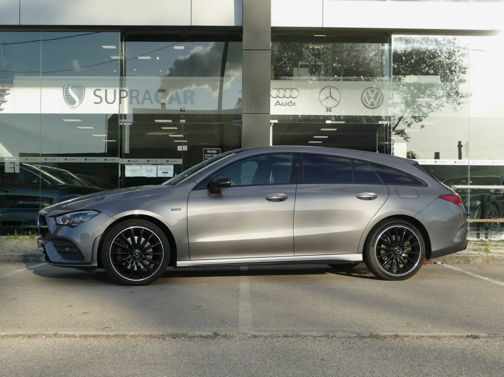 Mercedes-Benz CLA 250 e Shooting Brake AMG Line 37