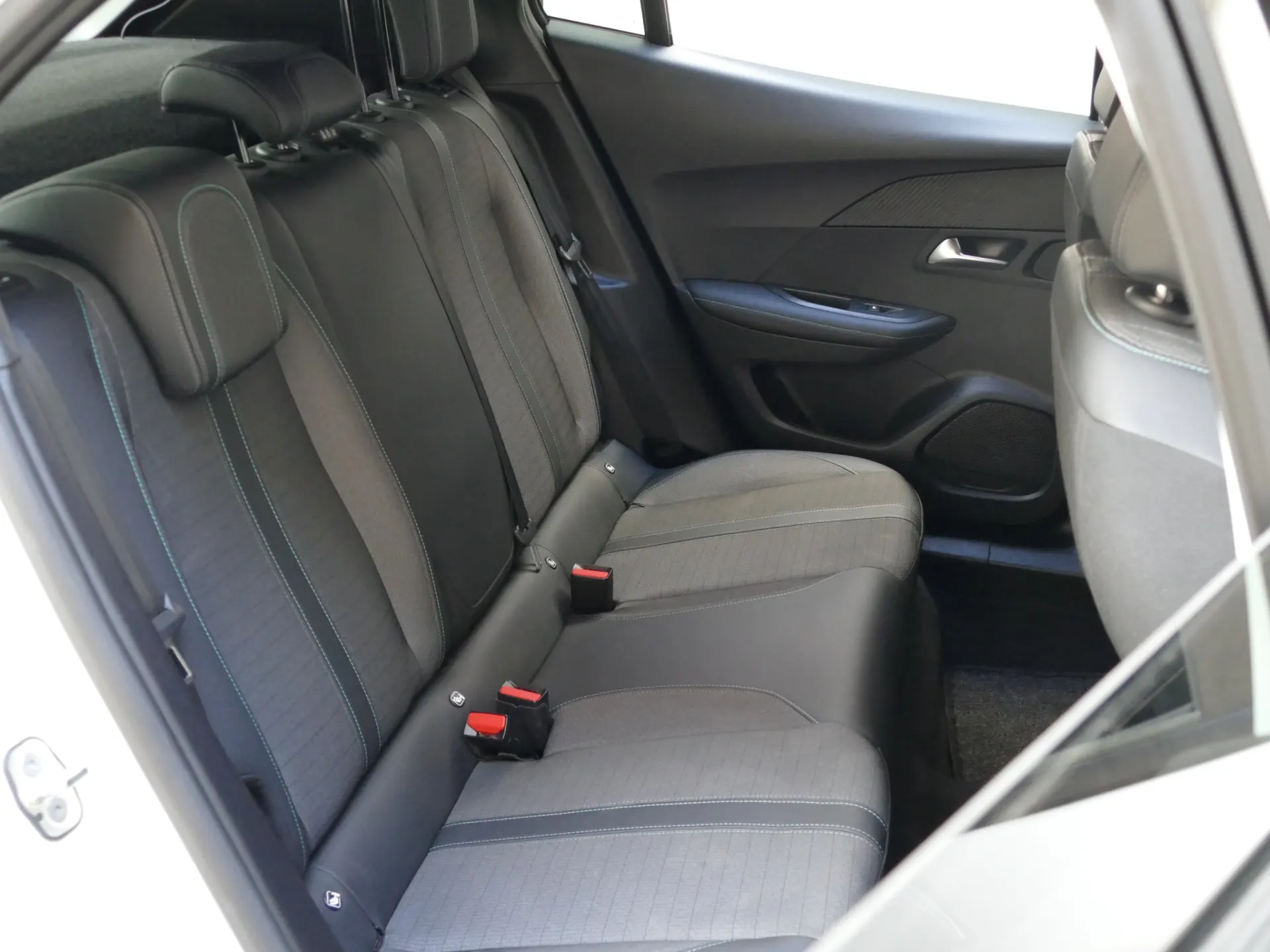 Peugeot 2008 1.2 PureTech Allure EAT8 30