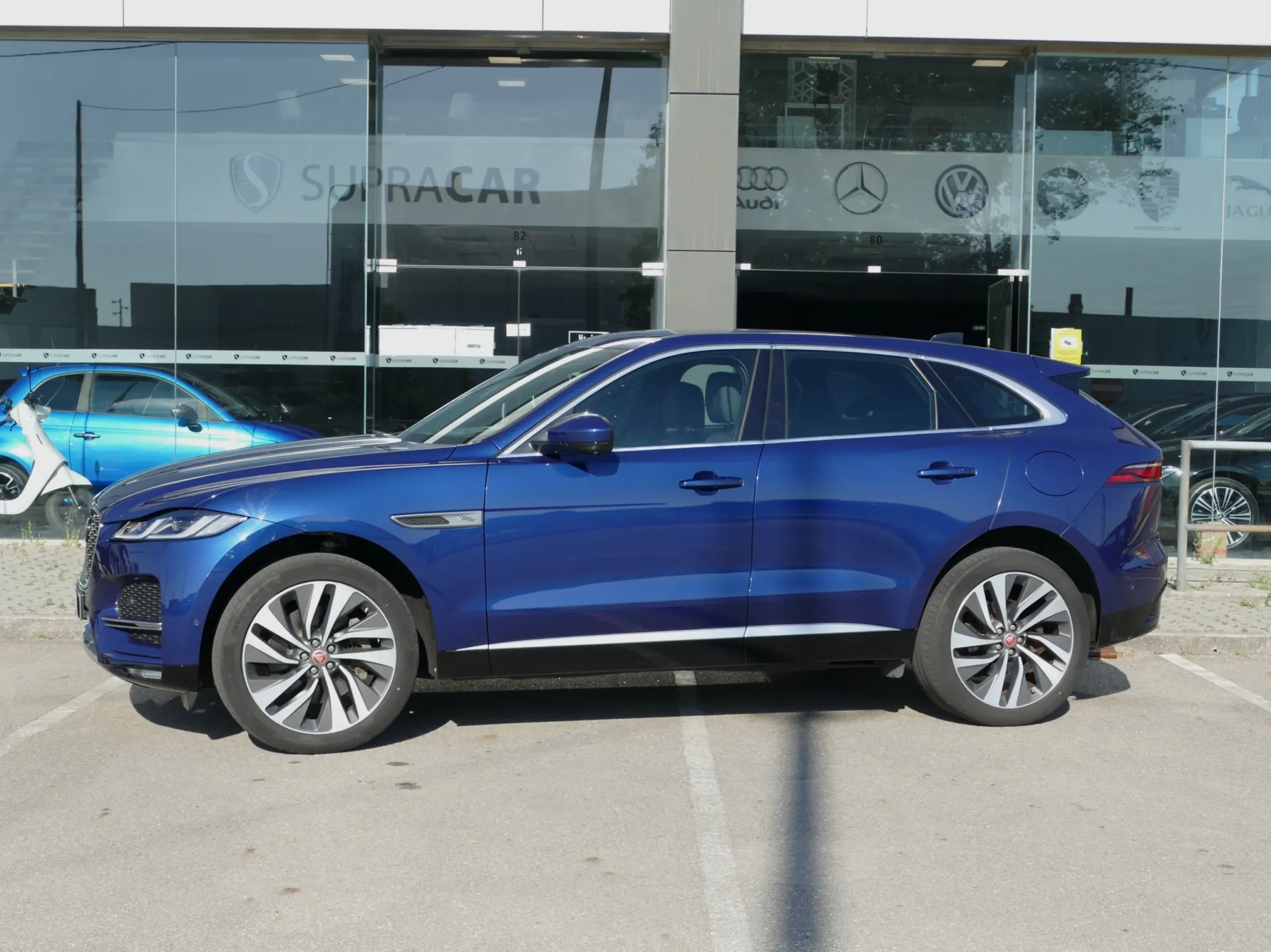 Jaguar F-Pace 2.0 P400e AWD R-Dynamic S 15