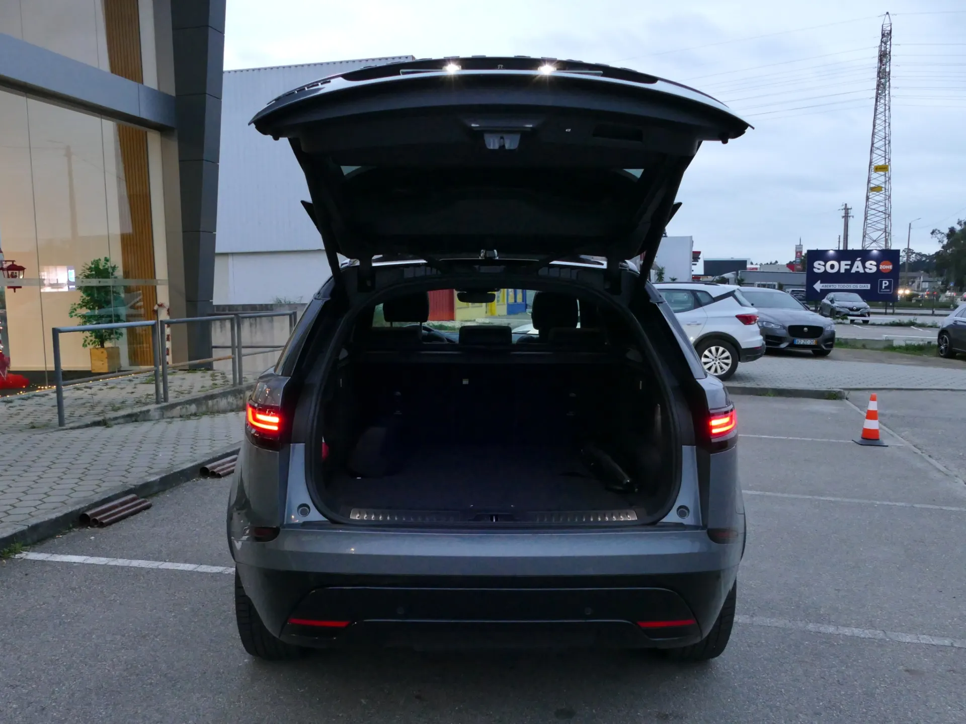 Land Rover Range Rover Velar 2.0 P400e AWD Dynamic SE 15