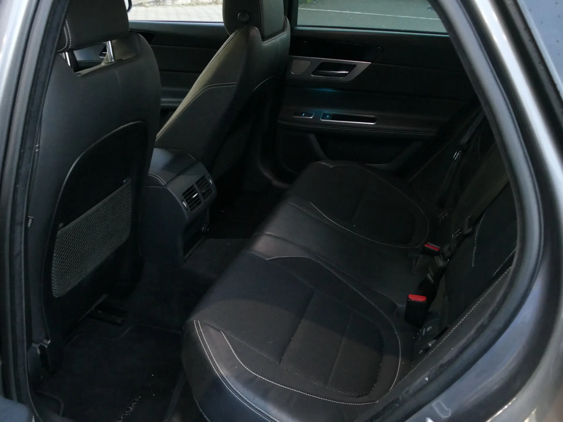 Jaguar XF Sportbrake 2.0 D R-Sport Aut. 32