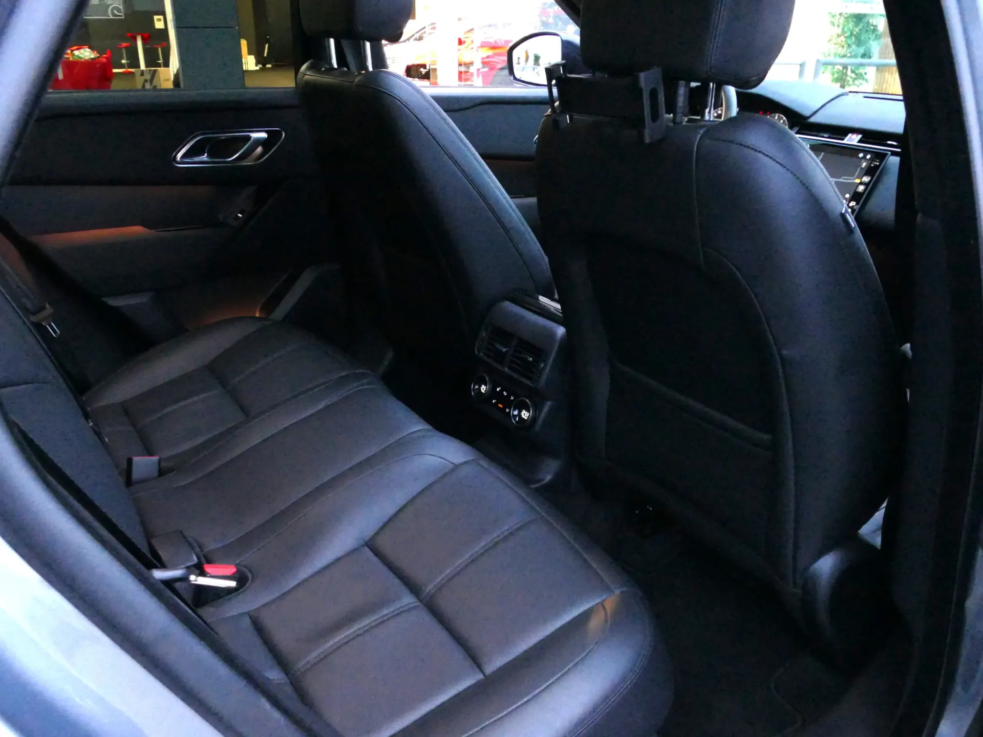 Land Rover Range Rover Velar 2.0 P400e AWD Dynamic SE 33