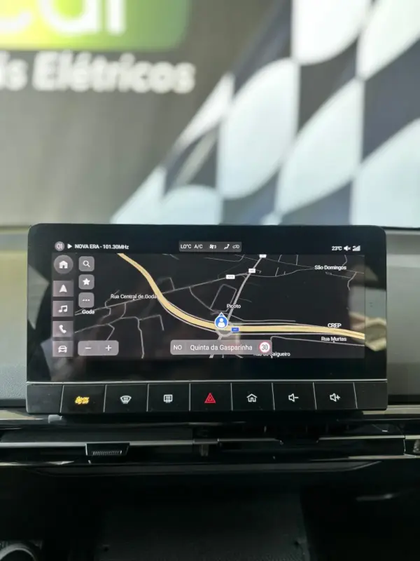 MG MG4 64 kWh Luxury 14