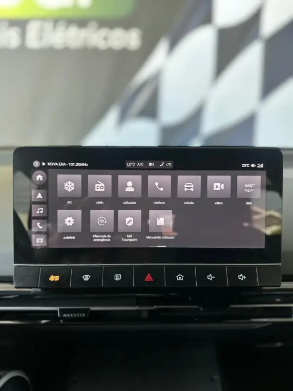 MG MG4 64 kWh Luxury 17