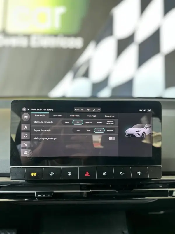 MG MG4 64 kWh Luxury 19