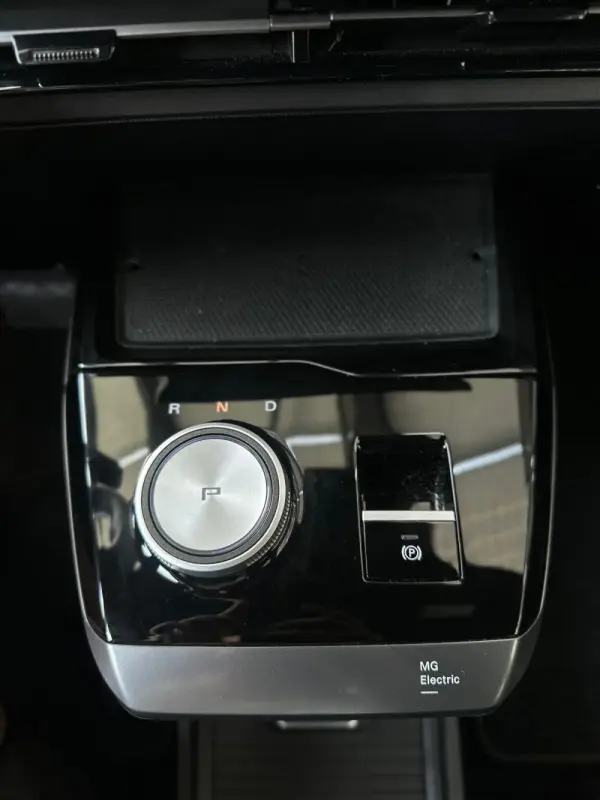 MG MG4 64 kWh Luxury 21