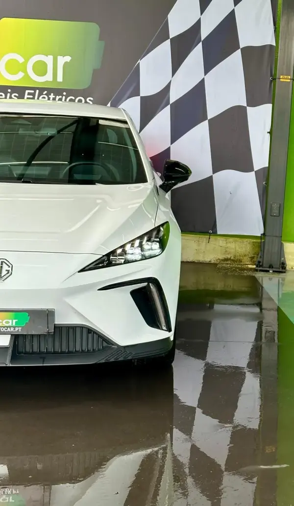 MG MG4 64 kWh Luxury 4