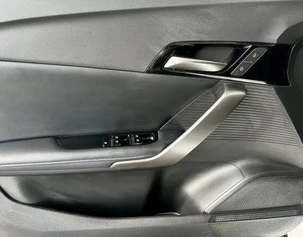 MG MG4 64 kWh Luxury 5