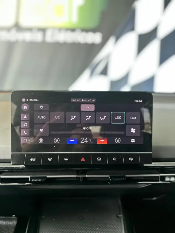 MG MG4 64 kWh Luxury 13