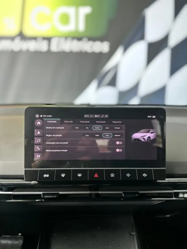 MG MG4 64 kWh Luxury 14